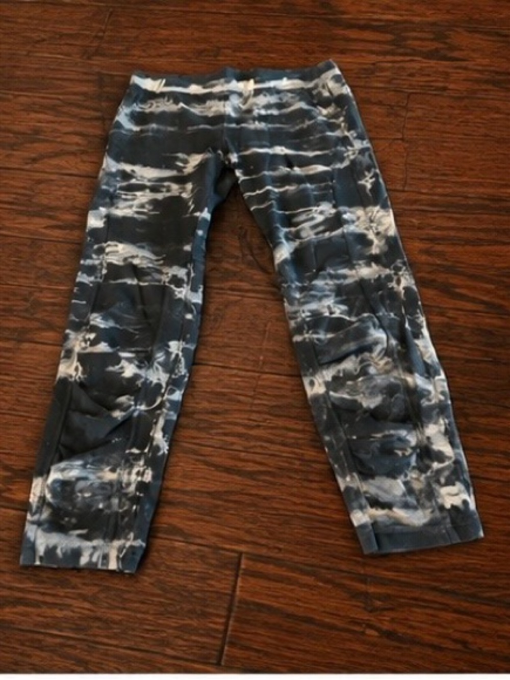 Soft Surroundings Navy and White Tie-Dye Capri Leggings